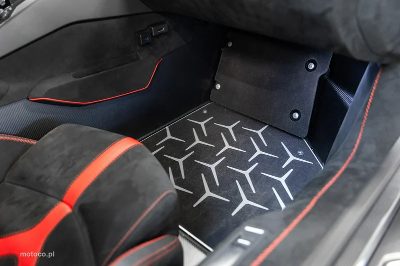 Lamborghini Aventador 77