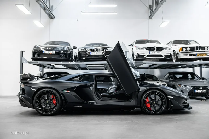 Lamborghini Aventador 9