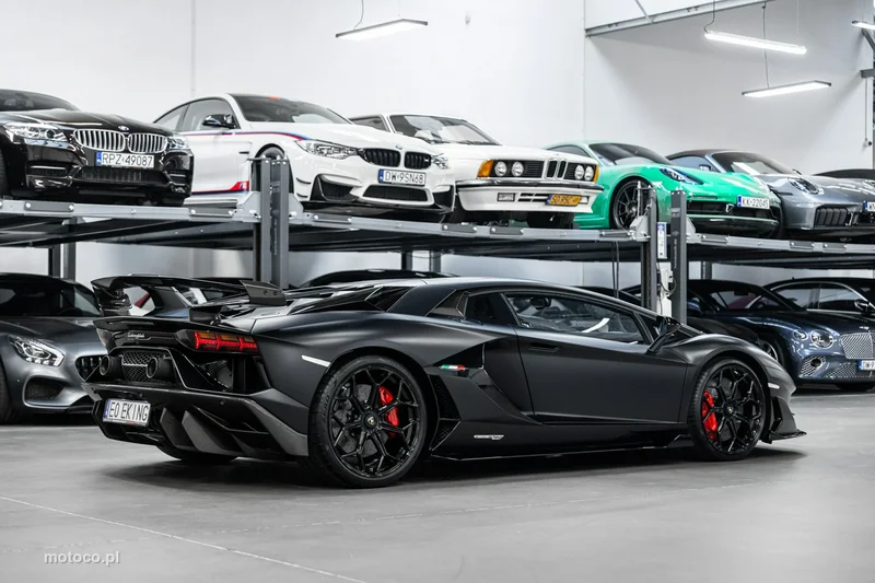 Lamborghini Aventador 10