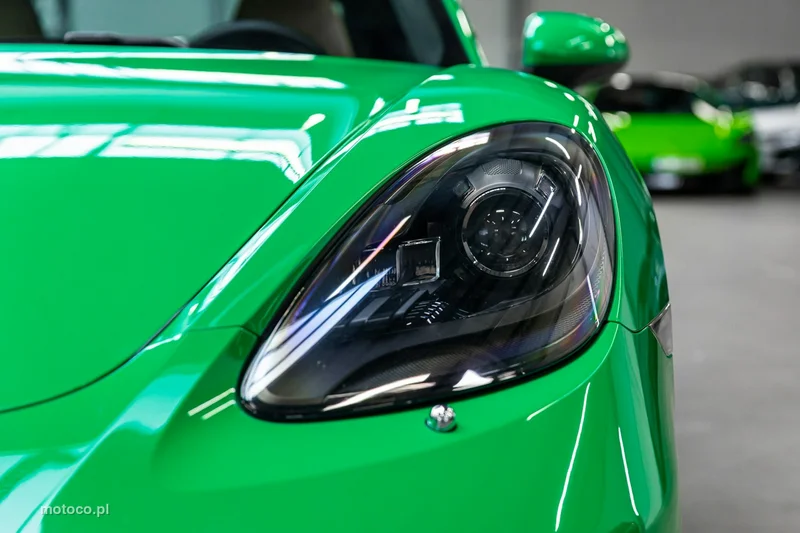 Porsche 718 Cayman 11