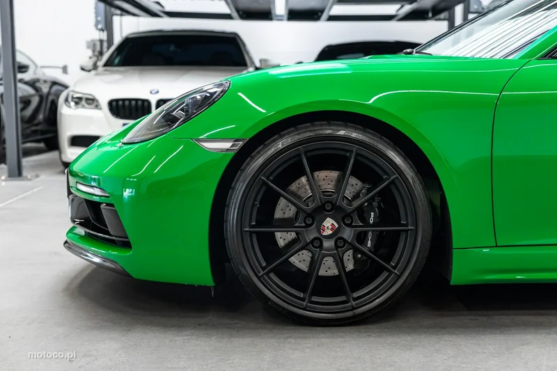 Porsche 718 Cayman 12