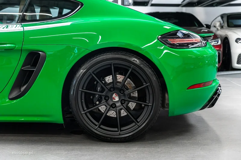 Porsche 718 Cayman 13