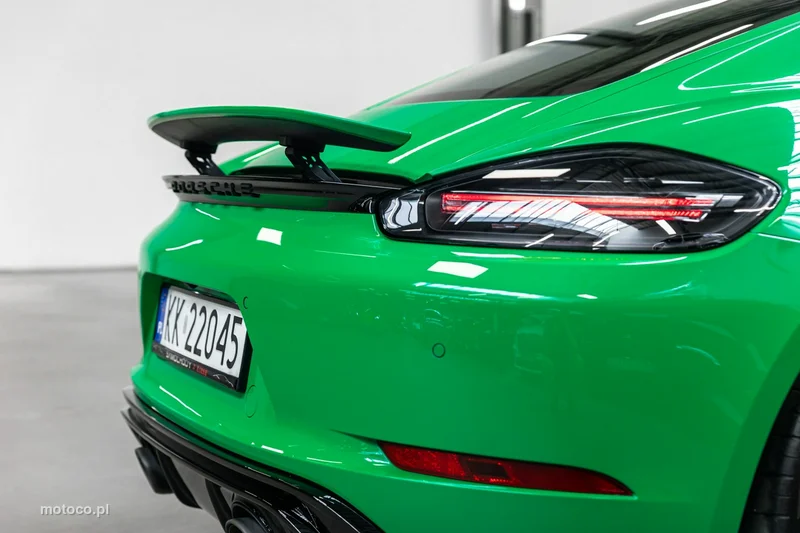 Porsche 718 Cayman 15