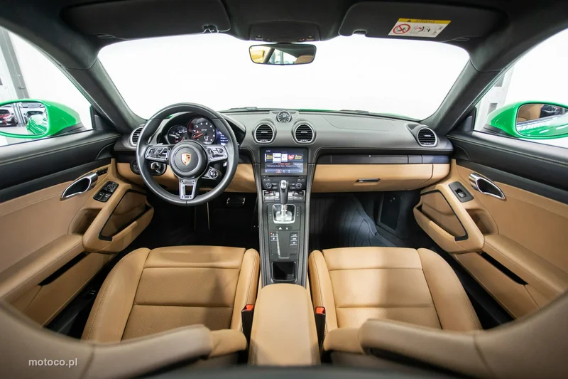 Porsche 718 Cayman 21