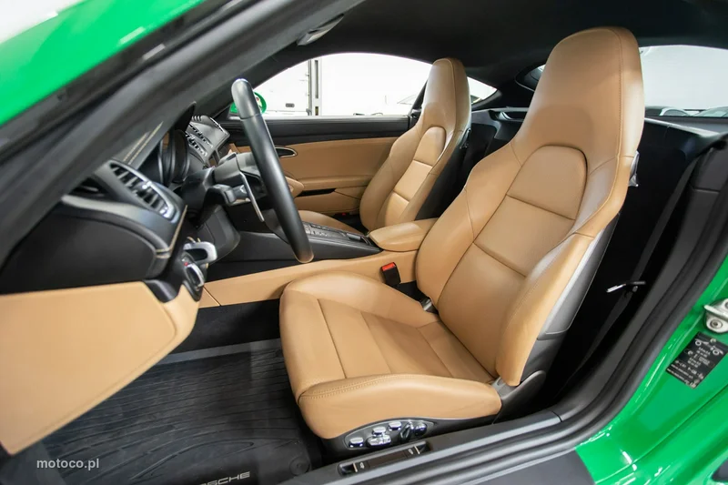 Porsche 718 Cayman 23