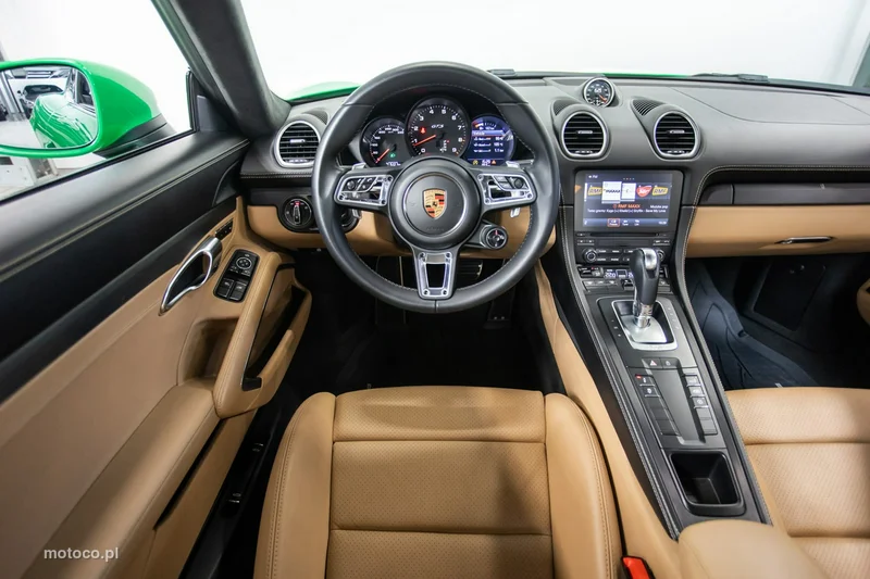 Porsche 718 Cayman 25