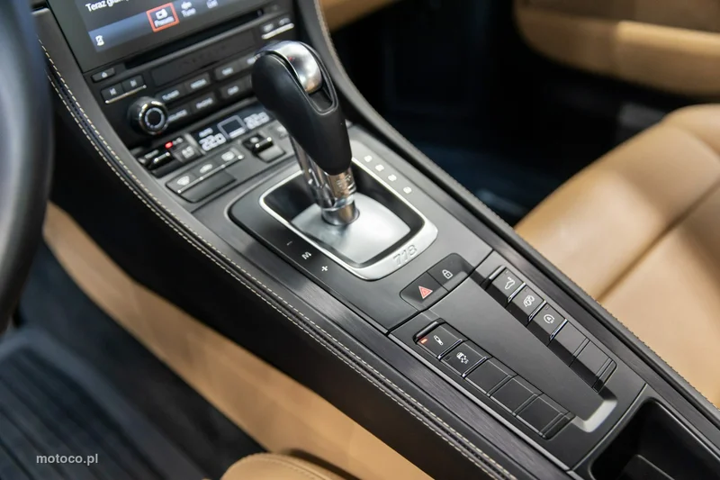 Porsche 718 Cayman 30