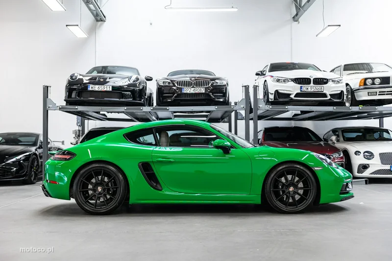 Porsche 718 Cayman 4