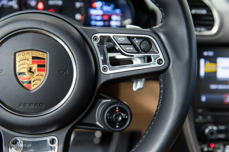 Porsche 718 Cayman 31