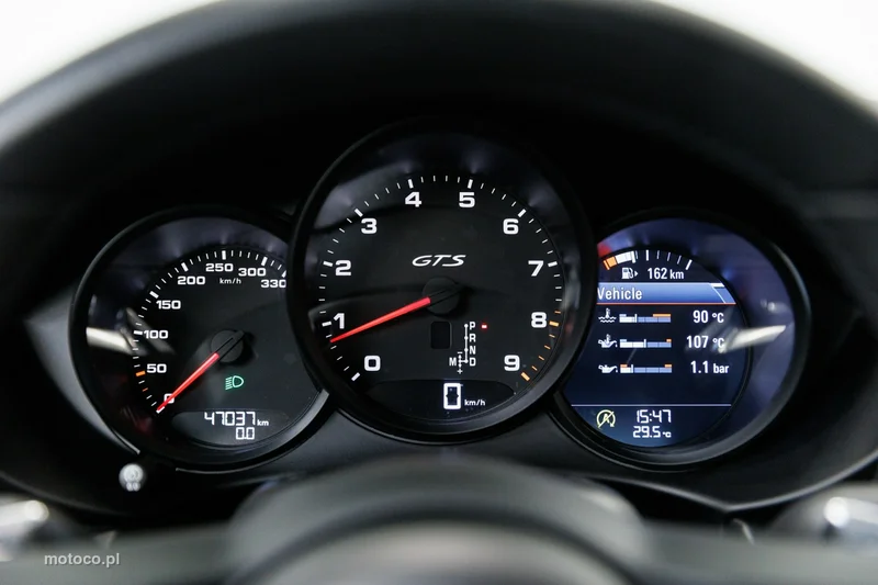 Porsche 718 Cayman 37