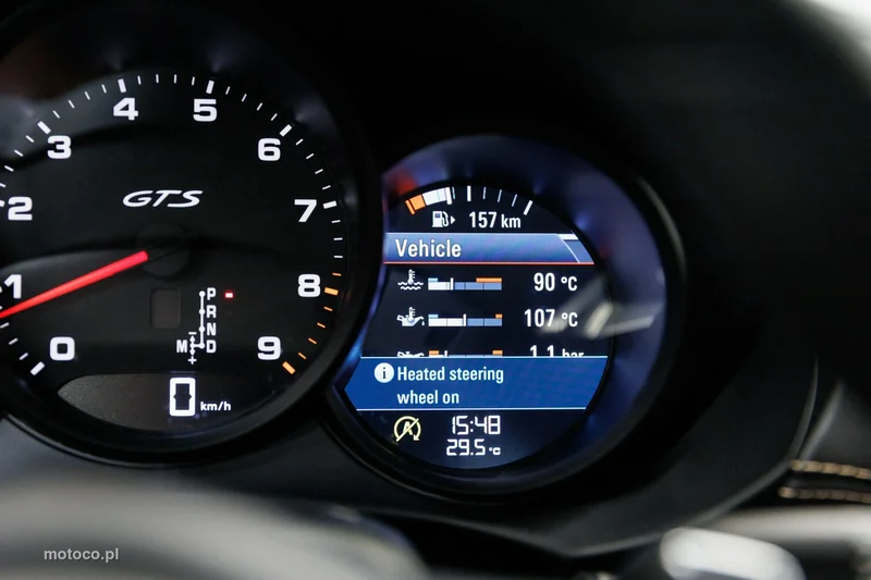 Porsche 718 Cayman 38