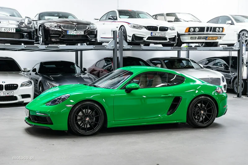 Porsche 718 Cayman 43