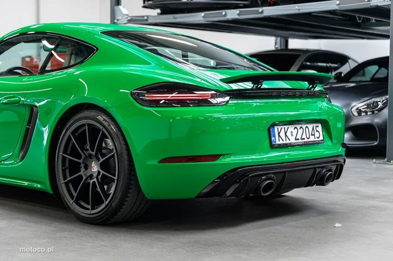 Porsche 718 Cayman 49