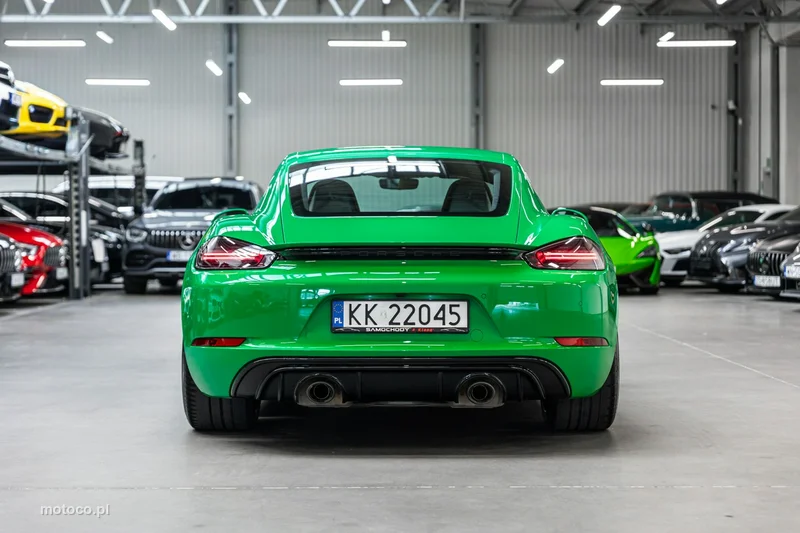 Porsche 718 Cayman 6