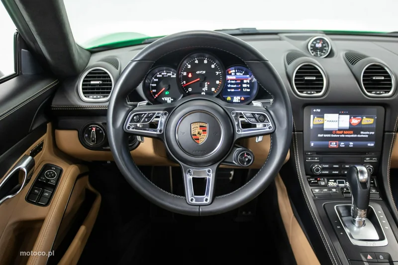 Porsche 718 Cayman 52