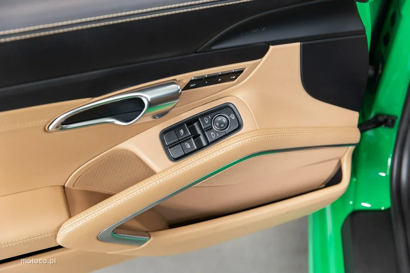 Porsche 718 Cayman 53