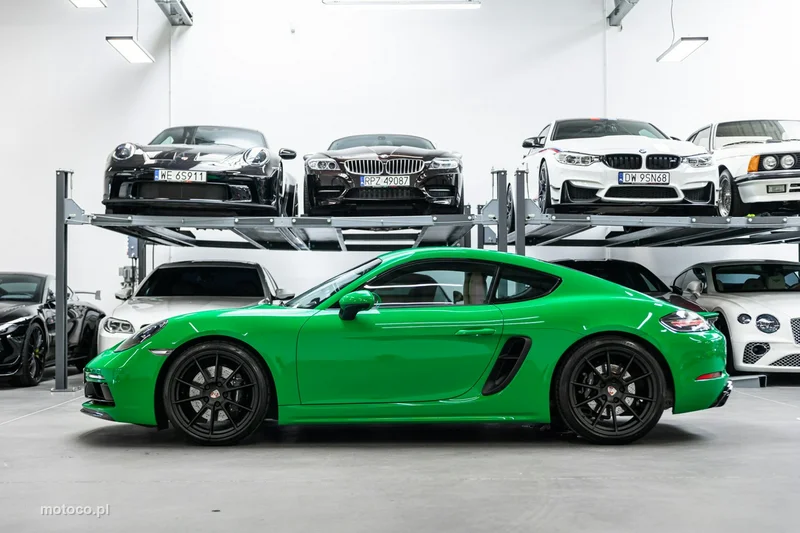 Porsche 718 Cayman 8