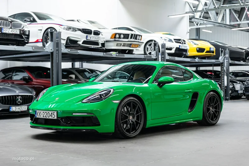 Porsche 718 Cayman 9