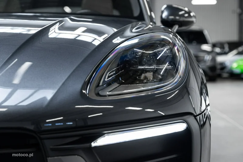 Porsche Macan 95B 12