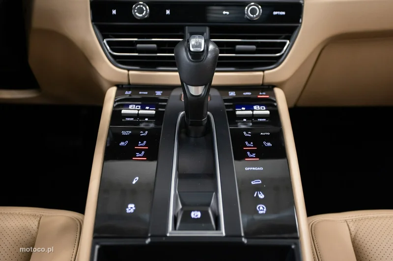 Porsche Macan 95B 32