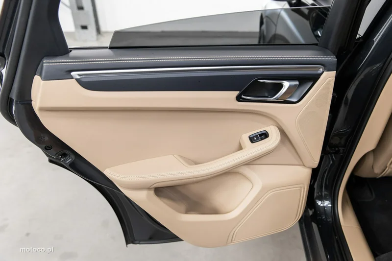 Porsche Macan 95B 64