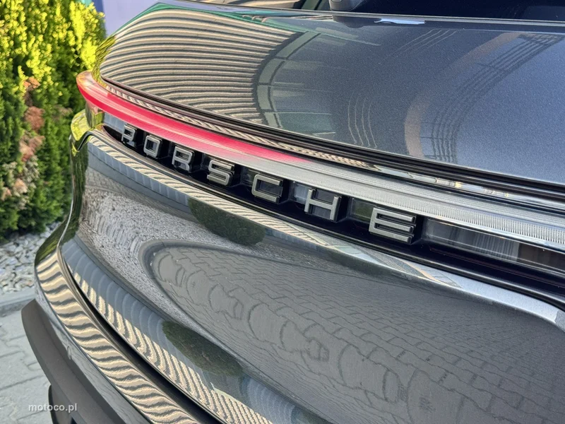 Porsche Macan 95B 12