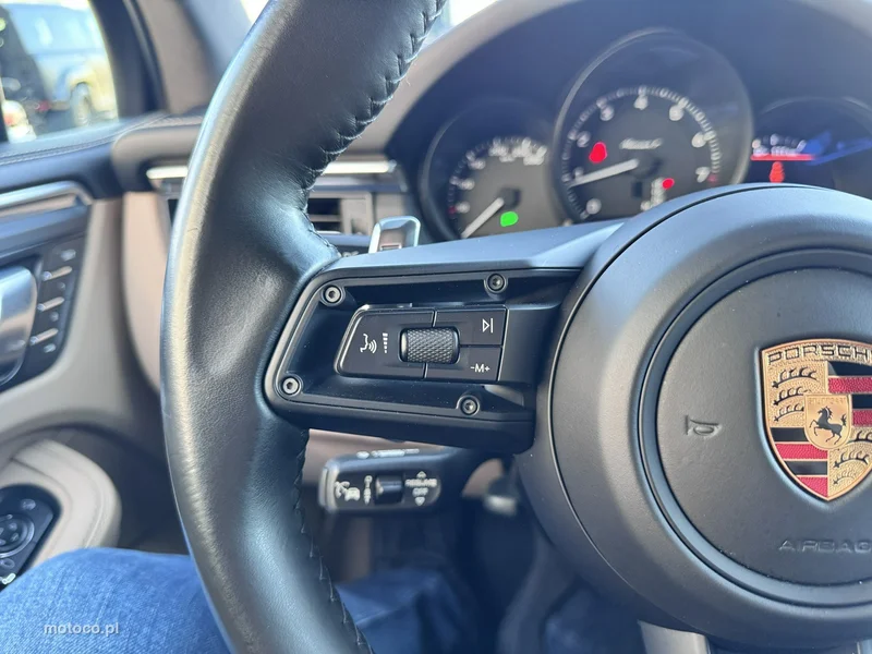 Porsche Macan 95B 33