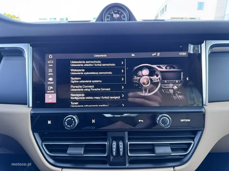 Porsche Macan 95B 42