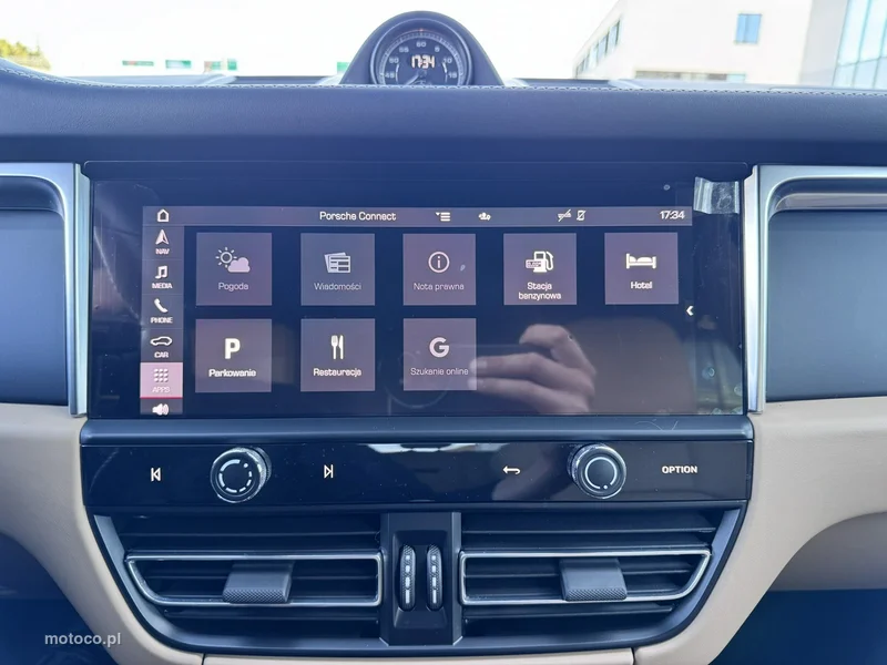 Porsche Macan 95B 44
