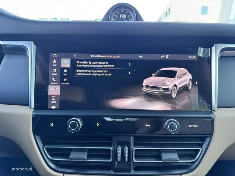 Porsche Macan 95B 46