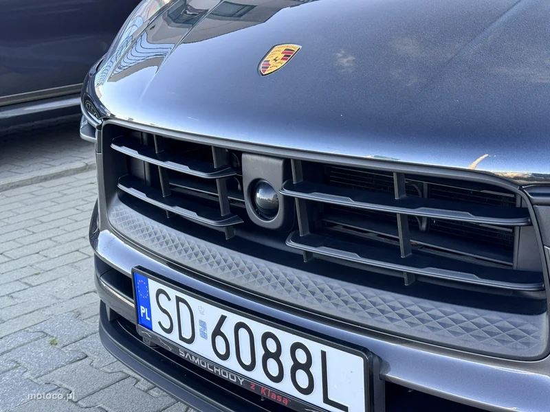 Porsche Macan 95B 8