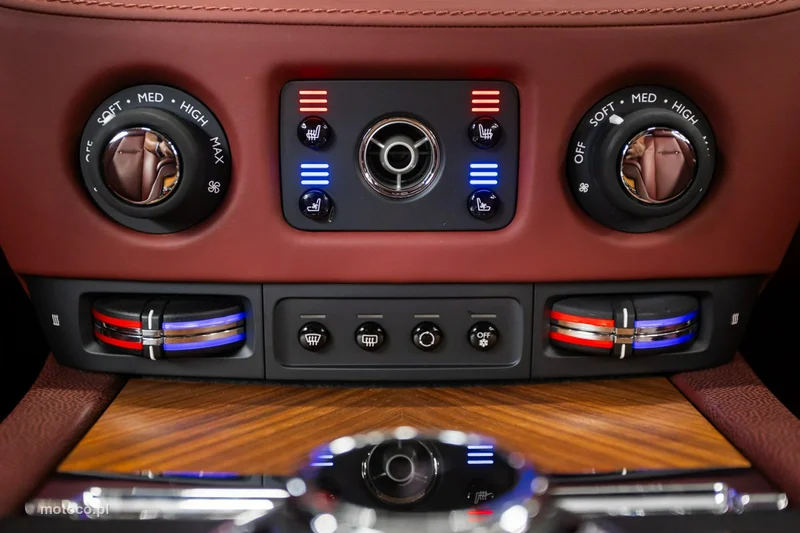 Rolls-Royce Wraith 28