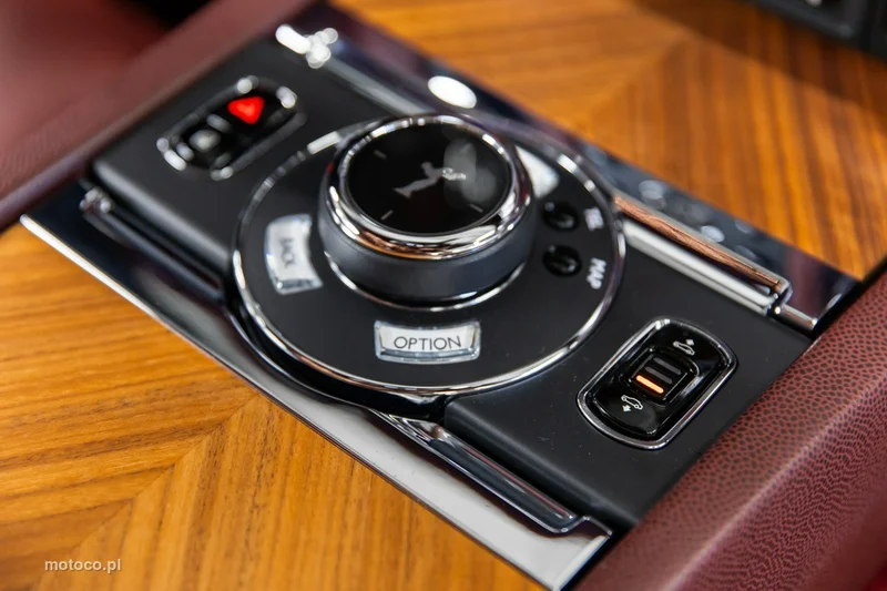 Rolls-Royce Wraith 73