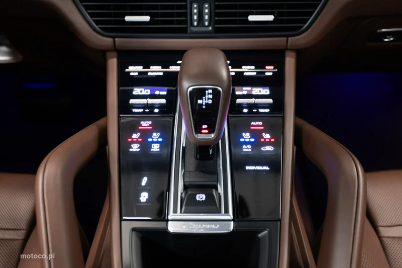 Porsche Cayenne 9YA 25