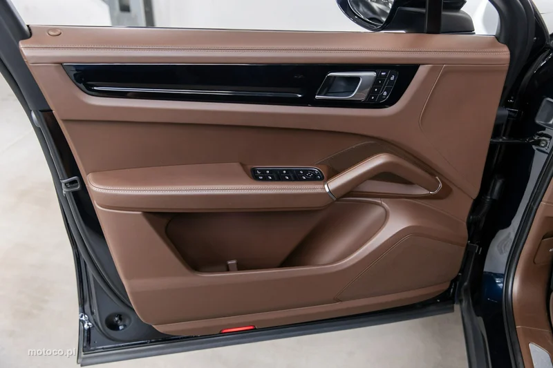 Porsche Cayenne 9YA 30