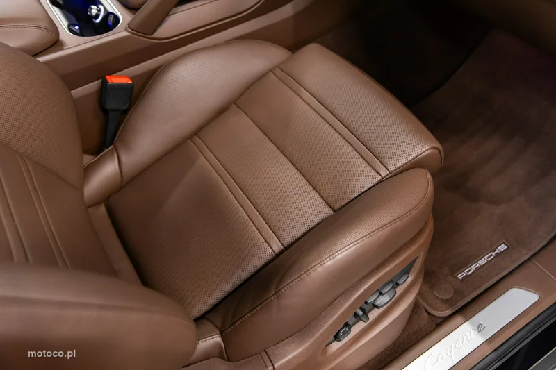 Porsche Cayenne 9YA 35
