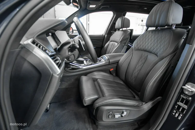 BMW X7 G07 23