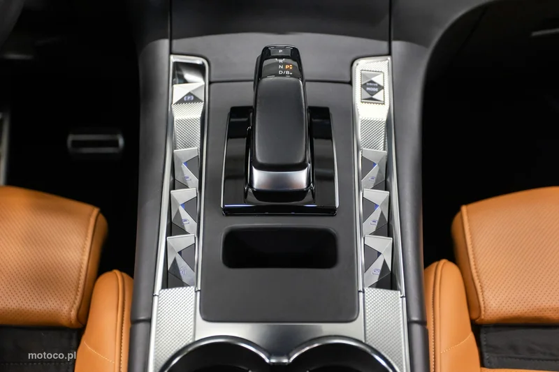 DS Automobiles DS 7 Crossback 26