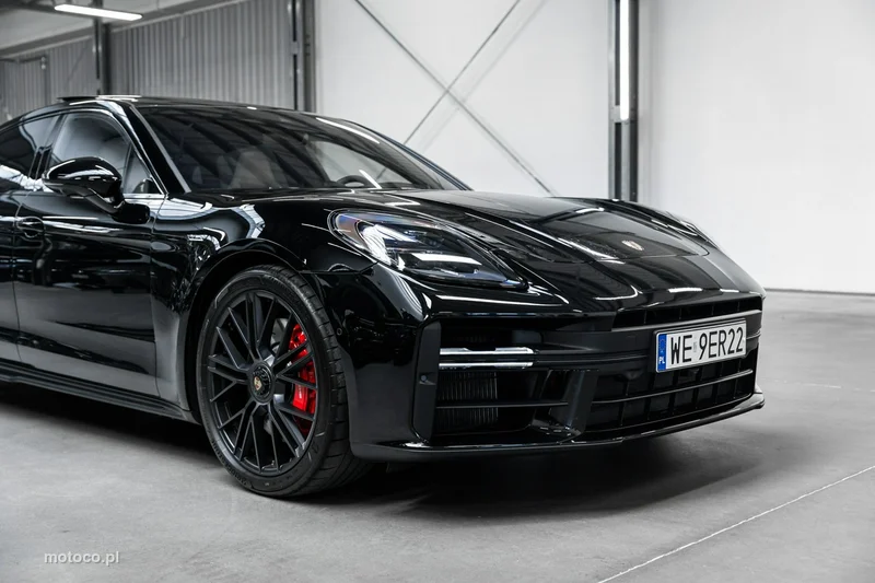 Porsche Panamera 976 11