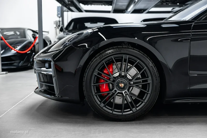 Porsche Panamera 976 13