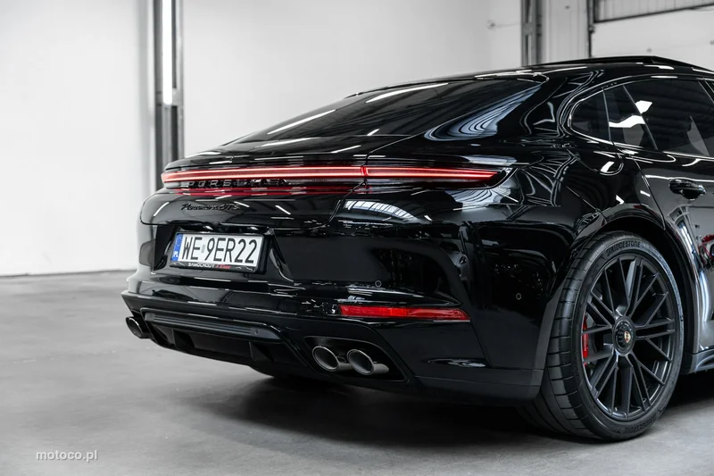 Porsche Panamera 976 17