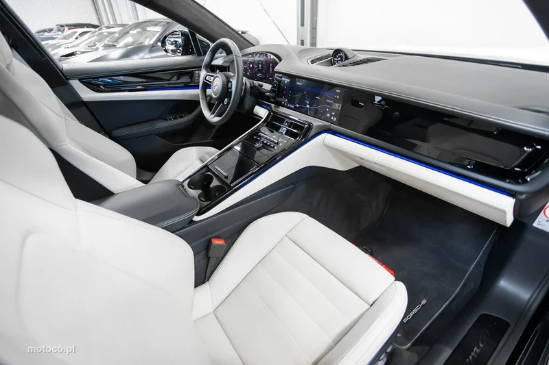 Porsche Panamera 976 23