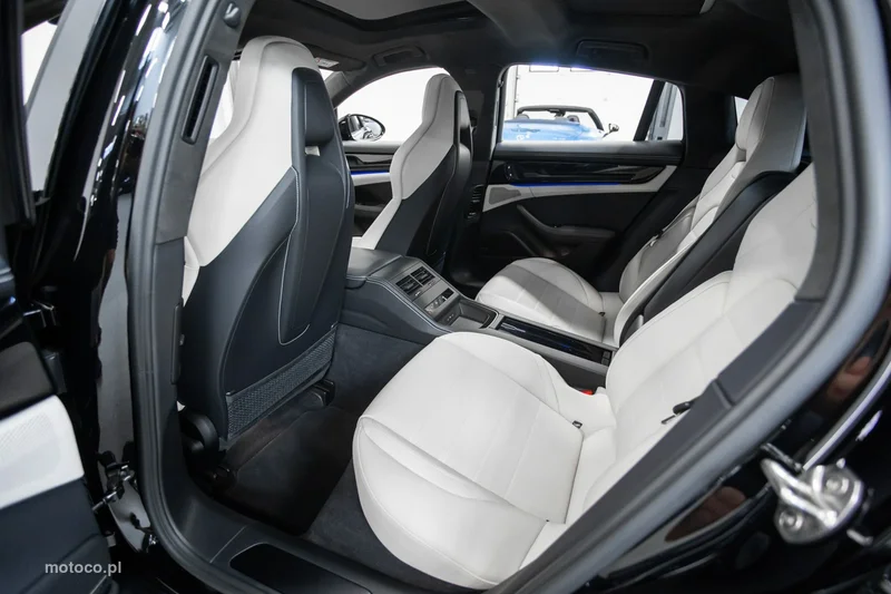 Porsche Panamera 976 25