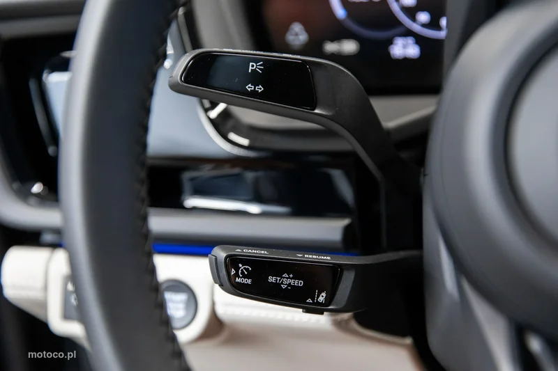 Porsche Panamera 976 33