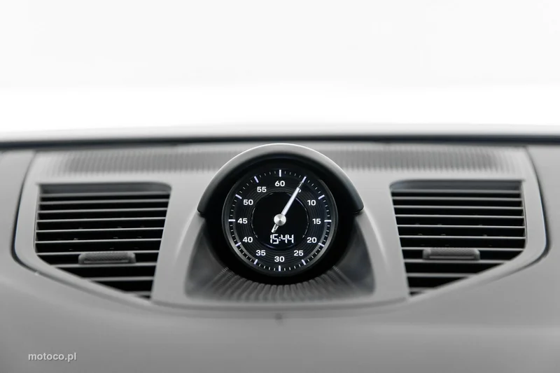 Porsche Panamera 976 34