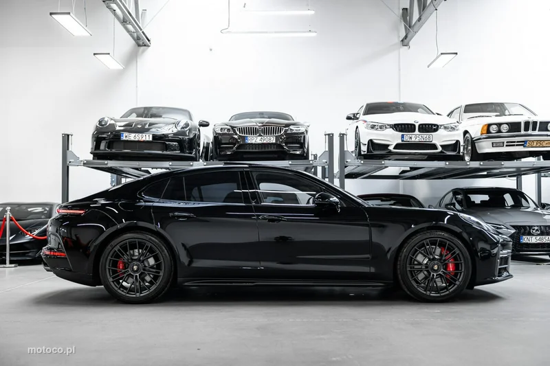 Porsche Panamera 976 5