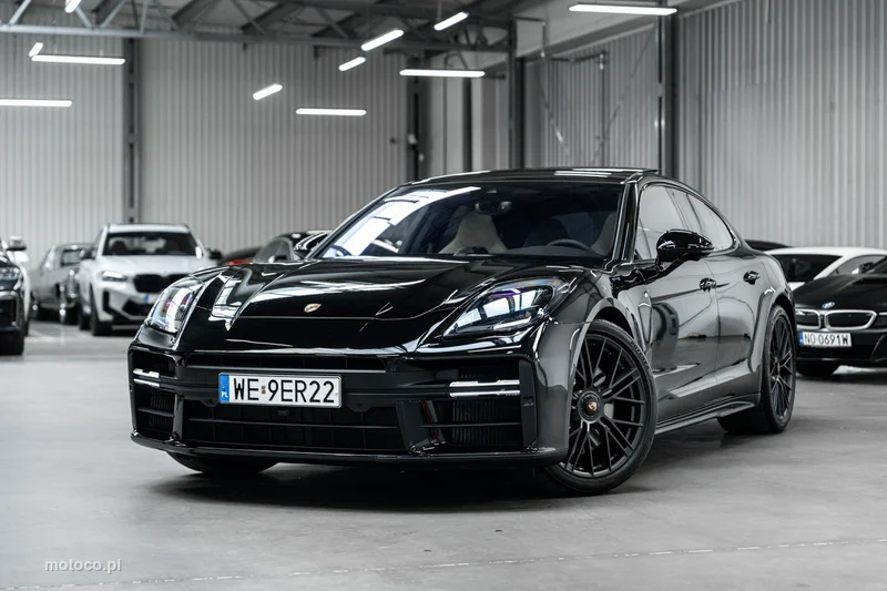 Porsche Panamera 976 42