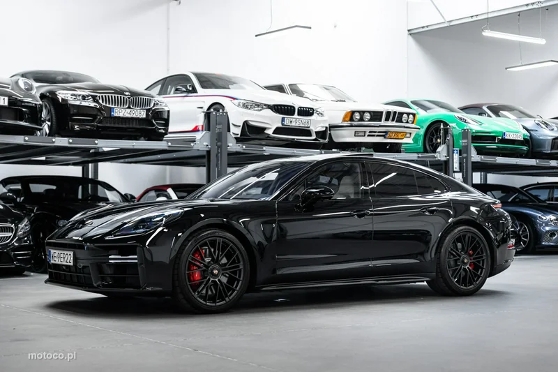 Porsche Panamera 976 44