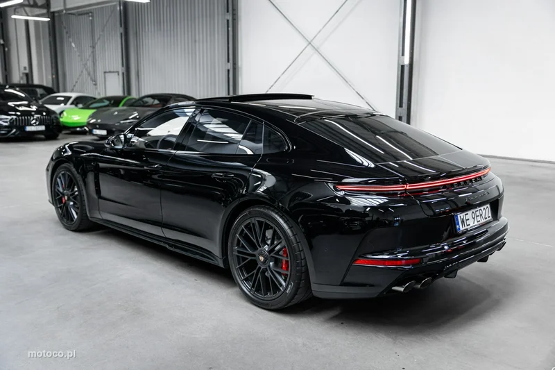 Porsche Panamera 976 45