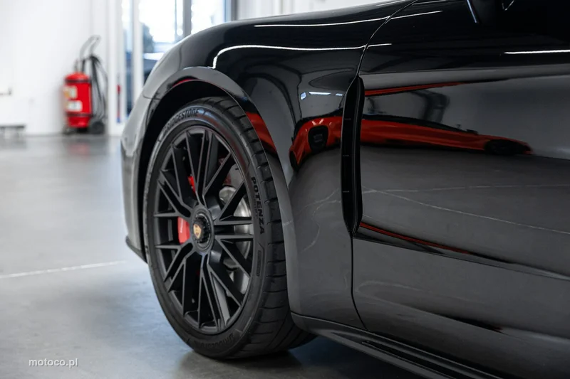 Porsche Panamera 976 49